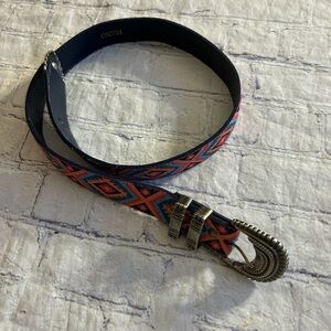 NUOVO WESTERN AZTEC PRINT WOMEN’S BELT SIZE SMALL DETAIL HARDWARE BUCKLE